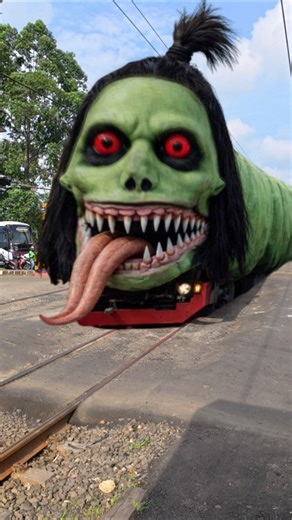 Detik Detik Kereta Api Berubah Jadi Kereta Hantu Ulat Alpha