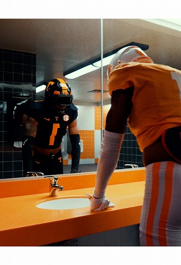 Tennessee Dark Mode Football Entrance: GBO Highlights