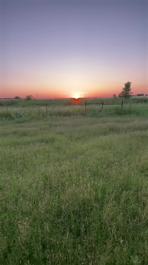 Stunning Oklahoma Sunset Captured in Nature