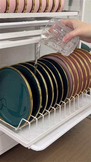 Shelf on table is practical and beautiful. Two water trays. #Shelf recommendation #Dish shelf #Shelf