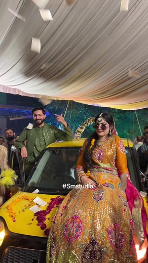 Kala Chashma: Stunning Mehndi Wedding Entrance