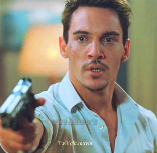 Top Agent's Counter Surveillance Tactics in Thrilling Movie