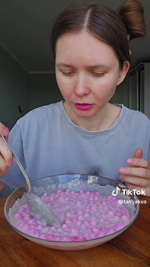 First time trying the new Nesquik Strawberry Cereal. Review and taste test. #mukbangs #cereal #foodtok #crunchy