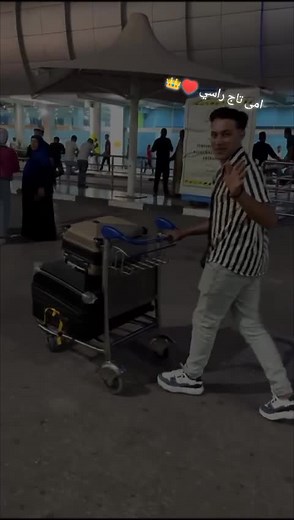 Heartwarming Airport Moments: Family Reunions Captured