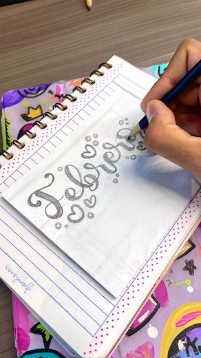 16K views · 64 reactions | Me puse a hacer este “falso lettering” con lápiz en un rato libre de la oficina y quise mostrarles, con una mano escribía y con la otra grababa, pónganse a prácticar! ❤️ #febrero #sanvalentín #lettering #falsolettering #brushlettering #caligraphy #caligrafia | Dibujos y Portadas con Ricardo Abrego | Facebook