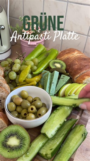 Antipasti Platte. Eine Platte aber mal ganz anders. Den das Thema war grün. 💚🥬🫒 #recipe #plate #foodtok #kochen #antipasti