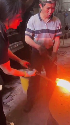 🔥 Varm metalsmedning proces