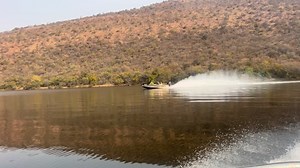 Take me back to Loskop!! Home of Giant Bass and Fast Boats. Crazy to think that there’s basically no laws or loosely enforced to the size of outboards you can have on a glass boat over in South Africa. These two had 200s on em but there were a few with 300s. Even crazier, in the Arabi event there was a 21ft Glass boat with a 475 on it. Madness!!! #boats #fishing #southafrica #loskopdam | Matthew Langford - Australian Fishing