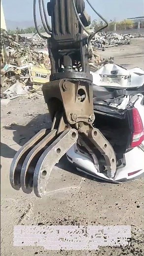 圧倒的破壊力！多爪グラップルによる廃車乗用車の高速圧壊・解体工程 #worker #process #excavator #scrapyard #recycling