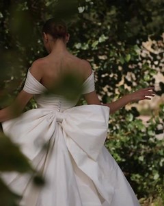 33K views · 3.2K reactions | The ELIE SAAB Bridal 2021 Collection offers more than just classical beauty and elegance, it inspires uniqueness, allowing the bride’s distinct personality to radiate #ELIESAABBRIDAL @eliesaabbridal | Elie Saab | Facebook