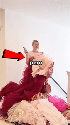 Ella Tiene Una Pequeña Colección De Vestidos 😅