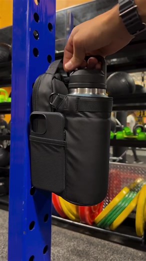 No locker. No floor. No excuses. This magnetic gym bag sticks right to the rack so your essentials stay clean & within reach. 🧲💼 #GymTok #GymEssentials #WorkoutHacks #FitnessFinds #TikTokMadeMeBuyIt
