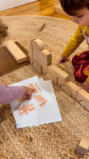 Suzanne Cotton on Instagram: "I made these block cards a while back as a way for our two and three-year-olds to explore block building. The children choose whether or not they would like to use the cards. We found some children are more likely to build independently (using their own design ideas) after interacting with the cards. Other children have no interest in them and that’s totally fine. It’s all about opening perspectives and possibilities. #reggioinspired #mulberryhouseplayschool #earlyc