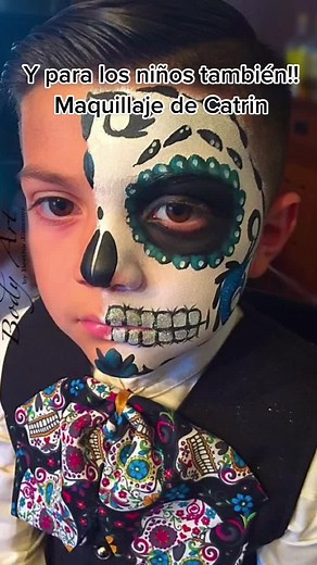 Maquillaje de Catrin para tus niños, eres mamá y tienes los eventos escolares y concursos del 1 de Noviembre, haz que luzcan espectaculares con maquillaje artístico, aprende con nuestro Curso Online #diademuertos #1denoviembre #catrina #calaveras #maquillaje #maquillajecreativo #mamá