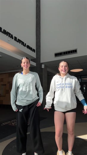 NOOO😭😭 #2brokenarmsnow | women with broken arm