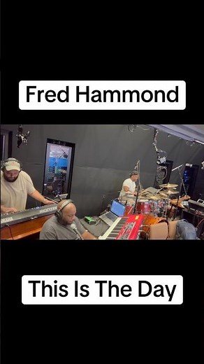 Fred Hammond – This Is the Day 🙌🏾 | Powerful Live Gospel Moment #FredHammond #YouTubeShorts