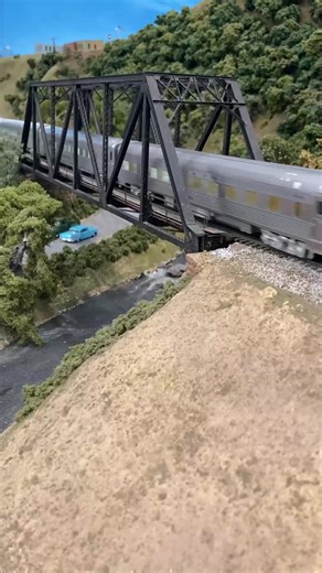 One of my personal favorite scenes on the layout is made even better by the presence of one of my personal favorite trains - the legendary Santa Fe Super Chief. #modeltrains #trains #modelrailroad #modelrailroading #scalemodel #hoscale #hoscaletrains #museum #bayarea | Golden State Model Railroad Museum