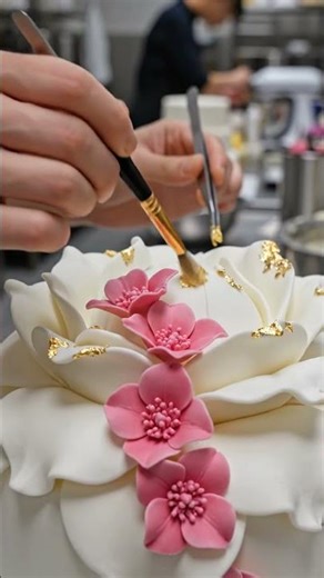 Wow Your Guests with Gorgeous Edible Cake Flowers! #youtubeshorts #cake #shortvideo