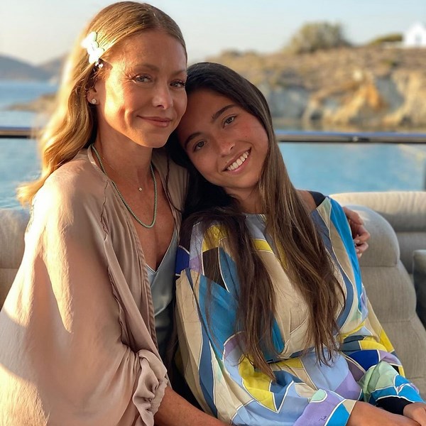 Kelly Ripa, Mark Consuelos’ Daughter Lola Consuelos Shows Off Her Singing Skills in New Video