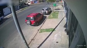 Plainclothed Cop Gets Robbed of His Backpack but Takes Revenge