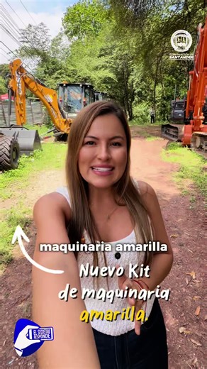 📣 Hoy en El Secretario Responde La Secretaría de Infraestructura de Santander, Jesica Juliana Mendoza, resolvió las dudas de nuestros seguidores sobre el Banco de Maquinaria Amarilla recientemente adquirido por la Gobernación de Santander. Esta es una oportunidad para que la ciudadanía conozca de primera mano cómo estas máquinas fortalecerán la atención de emergencias, el mantenimiento vial y las labores en los 87 municipios del departamento. Participa, pregunta y conéctate con la gestión que i