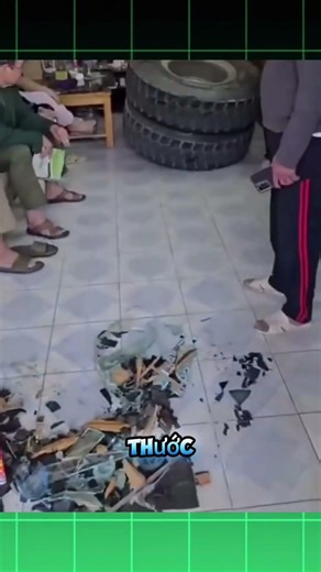 Có người tặng bánh