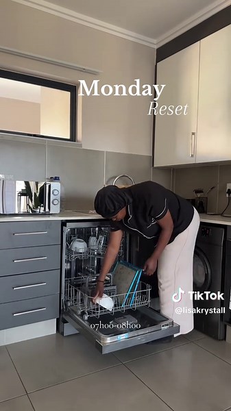 Monday Reset: Clean With Me Routine