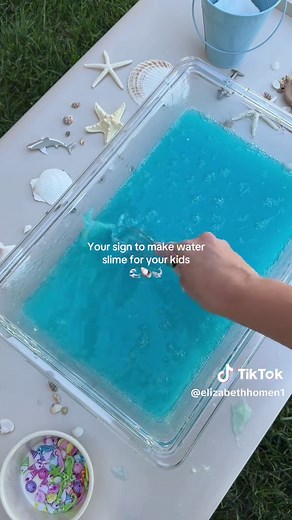 It’s so good for ocean sensory play! All you need to make water slime is 1 cup of warm water, 1/2 teaspoon of spoon of guar gum, blue food coloring and 1 tablespoon of activator! You can multiply it to make ad many cups as you like! We made six in this video 🥰🐚🌊 #cr#craftymoms
