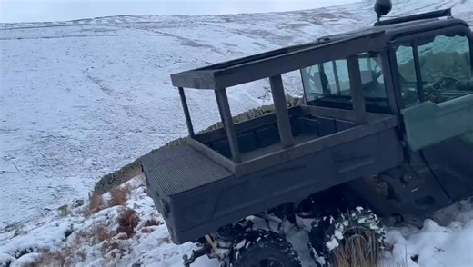 We had widespread road closures across many of the high routes in the Peak District, and predictions of severe snow storms last night. This morning has seen a covering but nothing out of the ordinary for January. Please take care on the roads and be aware that many rural workers have to access gateways and tracks in order to do their jobs, please don’t park up and block these areas. 🙏 | Peak District Moorland Group