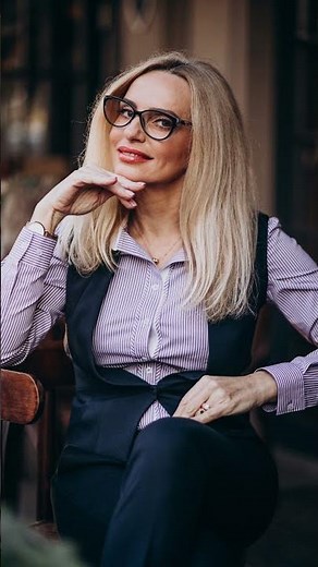 Natural Older Women In Glasses