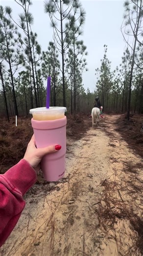 My frost buddy literally goes with me everywhere🥶 keeps my hands from freezing & keeps my ice frozen!