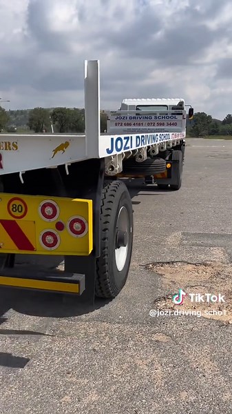 Alley docking at JOZI DRIVING SCHOOL🚛🚛⛔️ #code14 #drivinglessons #drivingschool #drivingtest #drivinginstructor #alleydocking #driving