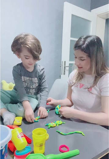 صنع حية على شكل بيكاتشو في إسطنبول