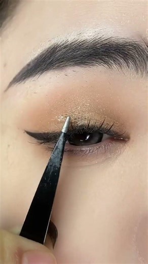 trendy eyeliner application tutorial for everyone l #makeup l #makeuptutorial l #eyes