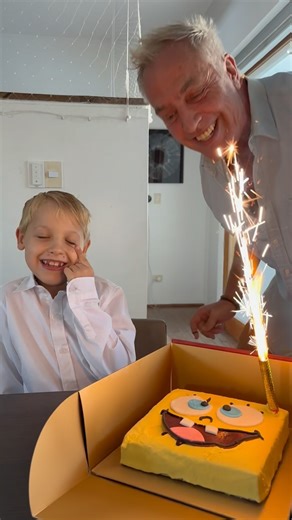 Marley on Instagram: "Celebramos juntos los 25 años de Bob Esponja y nos mandaron esta torta riquísima de Betu, #BobEsponja25 @bobesponja @nickelodeonla @paramountplusar"