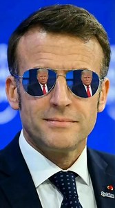 LUNETTES NOIRES MACRON Intro Flashs, caméras, sommet au miroir Costards repassés, avenir au hasard Refrain Lunettes noires Macron, tout devient noir Il parle d’avenir, mais regarde ailleurs Lunettes noires Macron, regard dans le noir Trump lève le doigt, résume l’erreur Lunettes noires Macron, photo pour l’histoire Un long discours, zéro mémoire Lunettes noires Macron, fin de soirée Un doigt levé vaut mille traités Couplet 1 Lunettes fumées même sans soleil Il filtre la rue comme un vieux consei