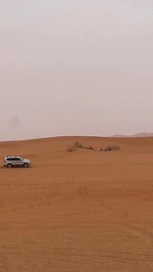 📍 6-Day Itinerary – Marrakech ➝ Merzouga Desert ➝ Marrakech 🗓 Day 1: Marrakech – High Atlas Mountains – Ait Ben Haddou – Ouarzazate • Departure from Marrakech, crossing the High Atlas Mountains via the Tizi n’Tichka pass (2,260 m). • Visit to the famous Kasbah of Ait Ben Haddou 🏯. • Stop in Ouarzazate, known as the “Hollywood of Africa”. • 🛏 Overnight stay in a hotel or riad in Ouarzazate. ⸻ 🗓 Day 2: Ouarzazate – Dades Valley – Todra Gorges • Route towards the Valley of Roses 🌸 and the Dad