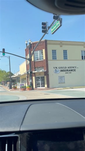 It’s something about the square pizza 😏 #tomspizza #reels #squarepizza #deland #pizza | The Hughley’s