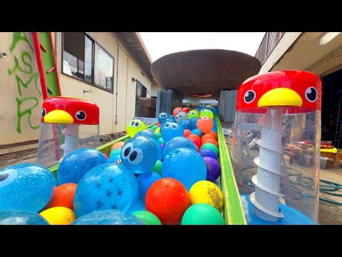 Let's enjoy the marble run live! Colorful balls roll down a handmade wooden slope