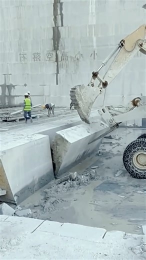 Marble cutting is underway; which type of wire saw machine do you need?#MarbleExtractionWireSaw #CalciteVeinPreservation #QuarryRopeCuttingSystem #LowWasteMarbleMining #DiamondBeadSaw Export@huataogroup.com +8619930618603 www.huataogroup.com/mineral-industry/wire-saw | Frank Chung | Facebook