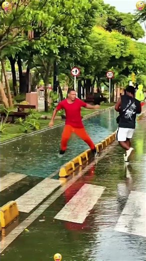 A compilation of bizarre and hilarious street antics in the US!I can’t stop laughing 😂 #funnyvideo