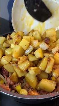 Learn how to make Mexican-style potatoes, easy and super delicious! #recipes