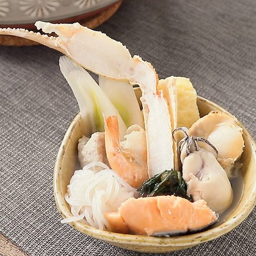 旨味あふれる 海鮮たっぷり塩ちゃんこ鍋 作り方・レシピ | クラシル