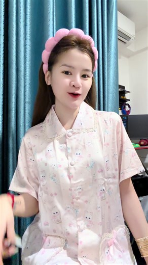 Unboxing Aesthetic Pink Products with Sreyneath