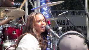 Alicia Keys - Distance And Time [Live] (video+lyrics)