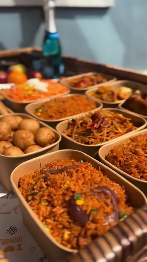Best Foodtray plug in SAPELE DELTA STATE!! See how this tray is beautiful? Everything tasted so good!! We're so intentional about delivering tasty meals and giving value for your money!!! 08064108491 #foodievibes #foodtrayinsapele #sapele #viralvideos #platterperfection Send us a DM to place order or fo