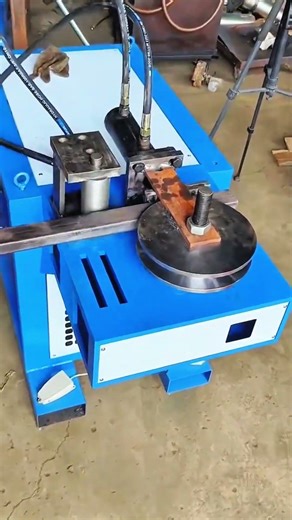 Hydraulic press bends steel bar shaping curve