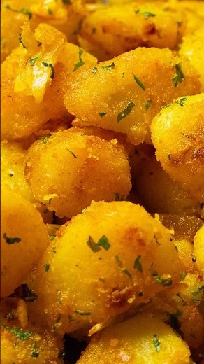 The Crispiest Garlic Butter Potatoes You’ll Ever Make! (15 Minutes!) 🥔🔥