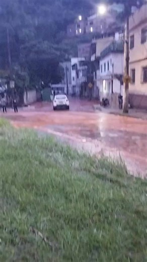 Defesa civil manda desocupar imediatamente o bairro 3 moinhos #juizdefora #chuva #calamidade #noticia