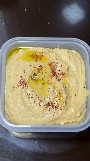 Classic hummus recipe. 5 minutes to prepare.